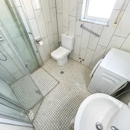 Apartment 1 Bedroom 637 *